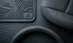Detail tekstur karpet mobil anti slip, cover setir kulit, dan jok mobil