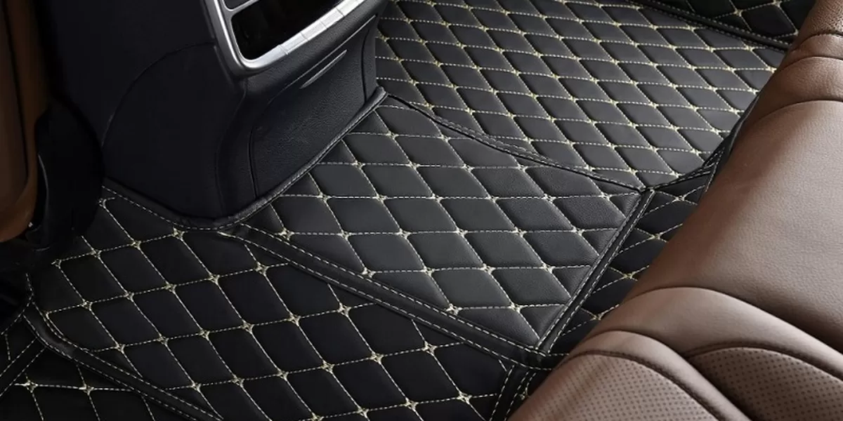 Karpet mobil bersih dan rapi di interior premium